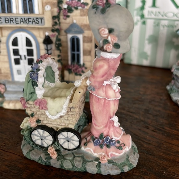 Ivy & Innocence Chapter 1 Parker’s Bed & Breakfast 4 pc - Picture 10 of 15